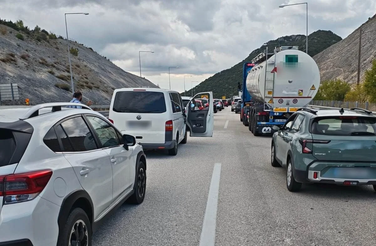 Μια βλάβη αρκούσε για να μπλοκάρει την Εγνατία – Ουρές μέχρι τα διόδια της Τύριας 1 egnatia oures oximaton