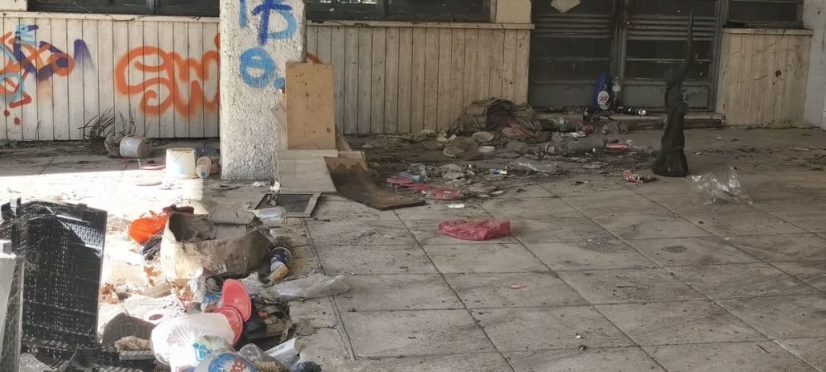Ιωάννινα: «Ανοιχτή πληγή» τα παλιά ΚΤΕΛ στην οδό Μπιζανίου – Εικόνες εγκατάλειψης 200 μέτρα από το κέντρο 1 mpizaniou ktel