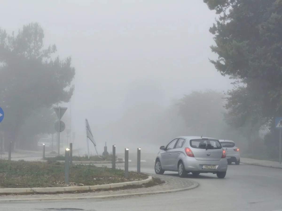 Πυκνή ομίχλη στα Ιωάννινα – Πολύ χαμηλή ορατότητα στο λεκανοπέδιο 1 omixli