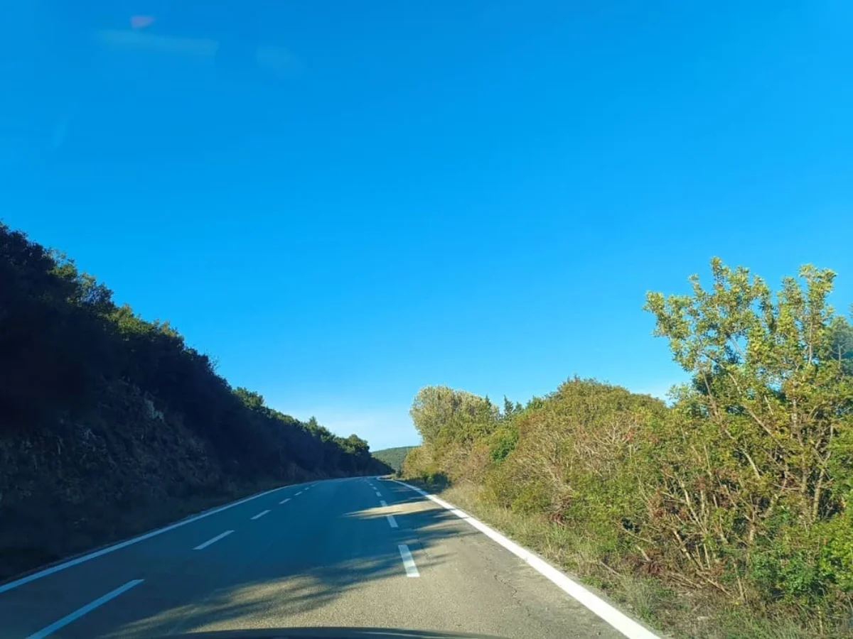 Ποδηλατόδρομος με... μπογιά και στην Αμμουδιά.. Πολλά τα ερωτήματα για το κόστος και την ασφάλεια της «Ιόνιας Διαδρομής» στην Πρέβεζα 2 podilatodromos ammoudia