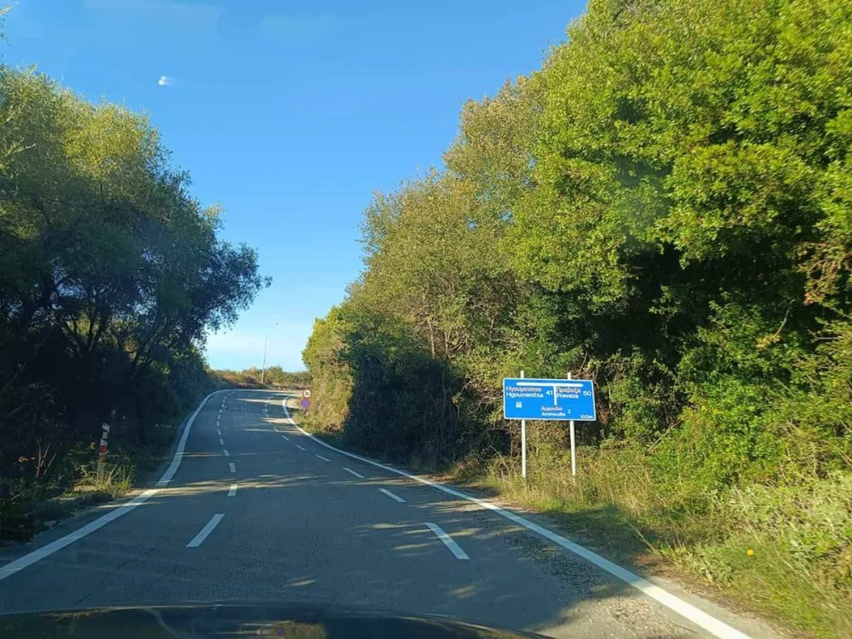 Ποδηλατόδρομος με... μπογιά και στην Αμμουδιά.. Πολλά τα ερωτήματα για το κόστος και την ασφάλεια της «Ιόνιας Διαδρομής» στην Πρέβεζα 1 podilatodromos ammoudia