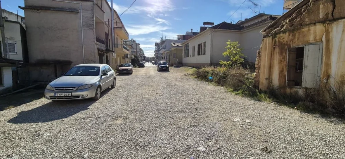Ιωάννινα: 37 χρόνια ομηρίας στην οδό Ρώμα – Χωματόδρομος, ερείπια και γραφειοκρατικό «μπαλάκι» για 120 μέτρα! 1 roma