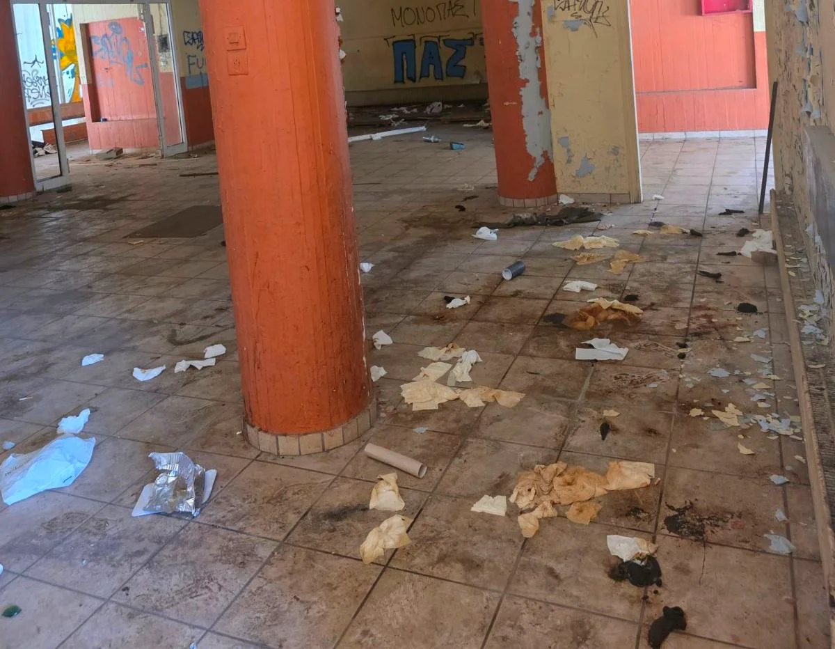 Ένας απέραντος σκουπιδότοπος και σκιές αμιάντου πάνω από το παλιό ΚΤΕΛ Ιωαννίνων 2 zosimadon ktel