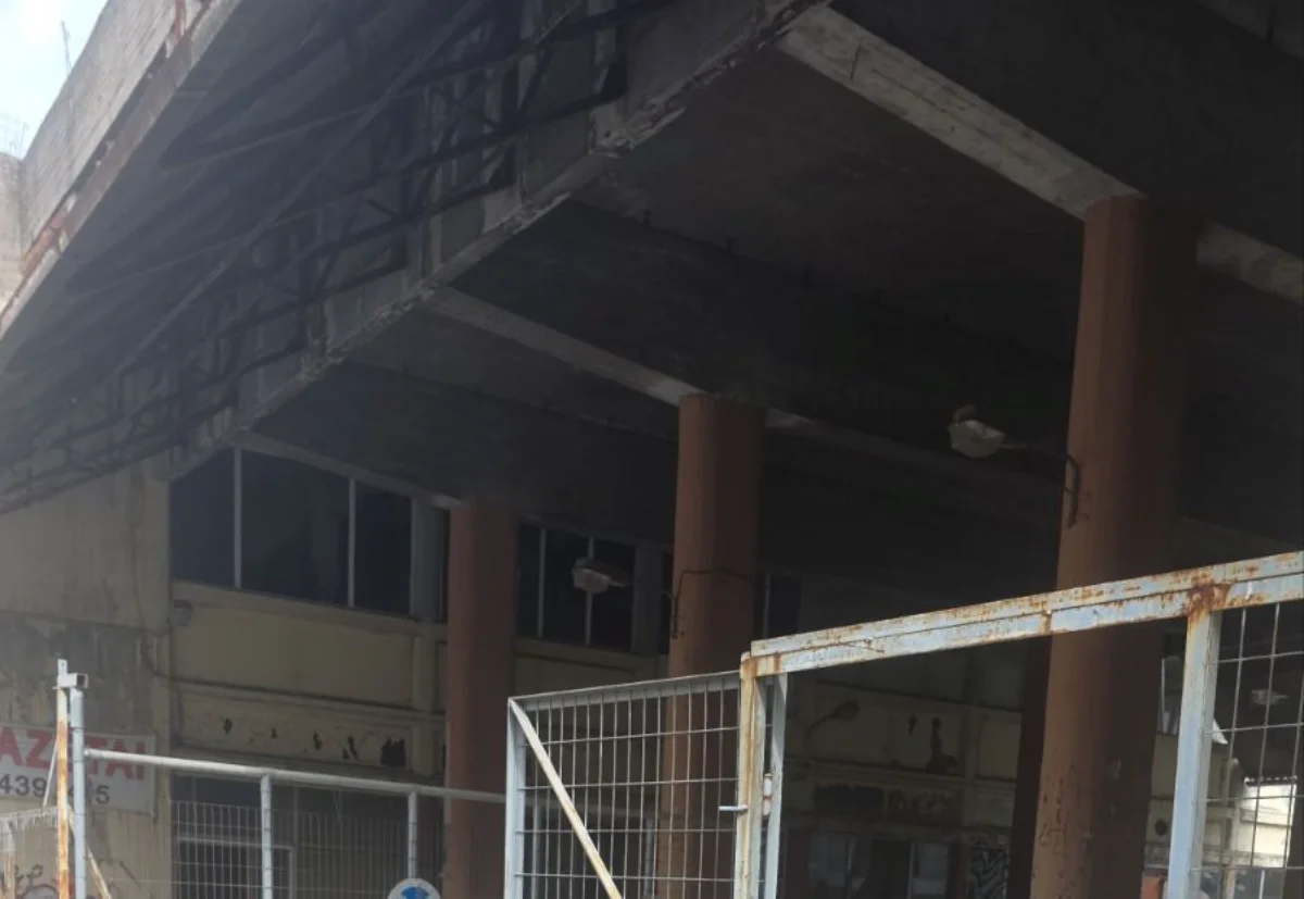 Ένας απέραντος σκουπιδότοπος και σκιές αμιάντου πάνω από το παλιό ΚΤΕΛ Ιωαννίνων 4 zosimadon ktel