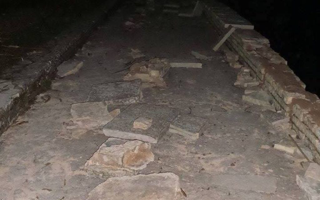 MOLOS PLAKAKIA