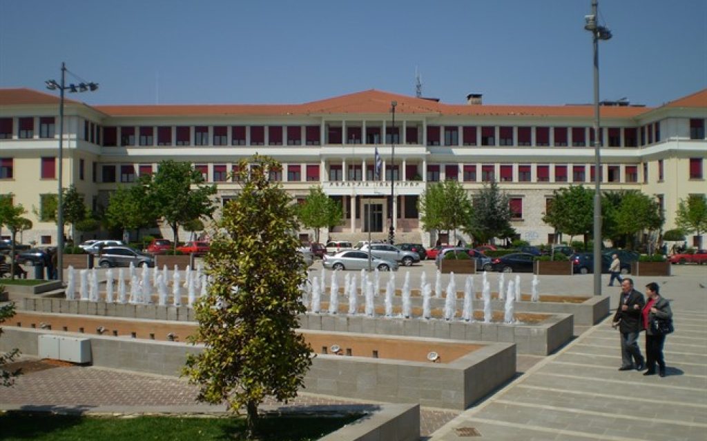 akentriki plateia