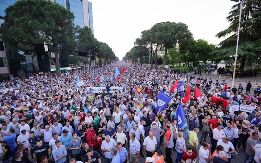 alvania diadiloseis tirana1