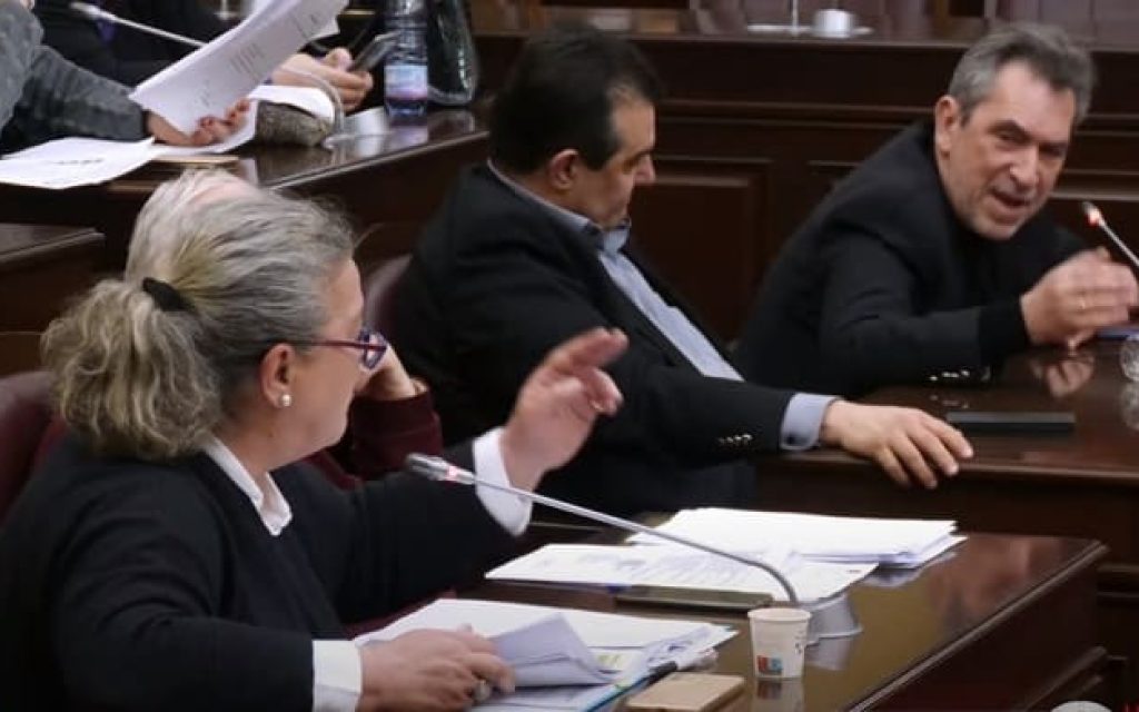 ds antipoliteusi