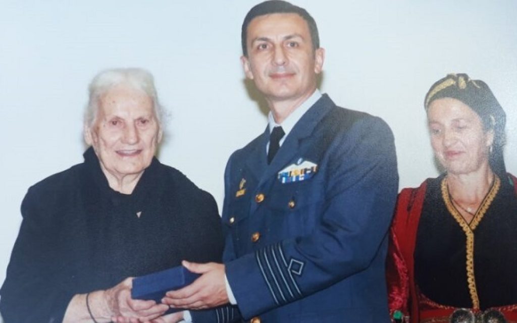 ginaika pindou atina