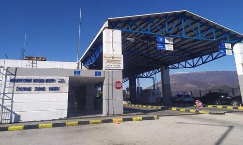 kakavia sinoraμαζί περνώντας το μήνυμα ότι η γαστρονομία ενώνει. Άλλωστε, η Ελληνική και η Αλβανική κουζίνα έχουν κοινές επιρροές, χρησιμοποιούν αντίστοιχα υλικά ενώ οι τεχνικές παρασκευής είναι όμοιες αλλά και διαφορετικές ταυτόχρονα.