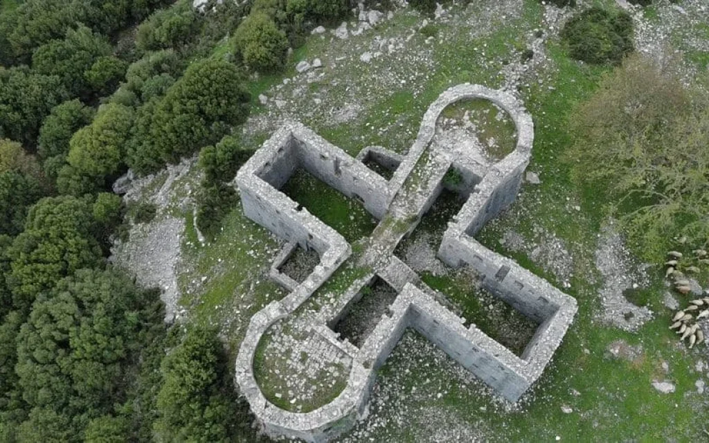 kastro pente pigadia