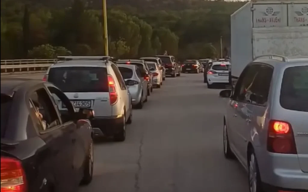 kinisi kakavia