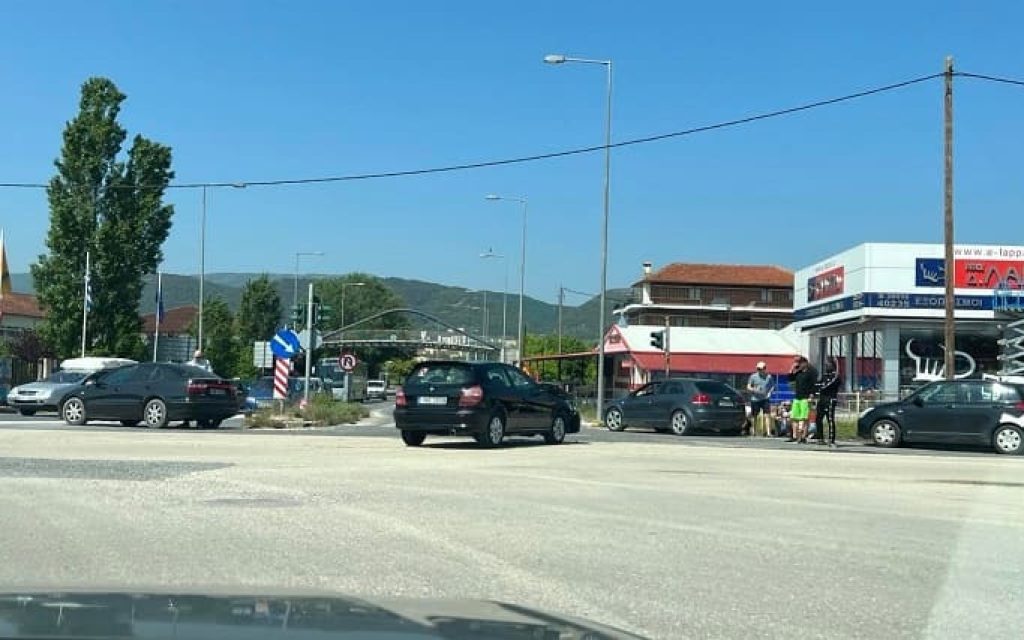 komvos tei troxaio