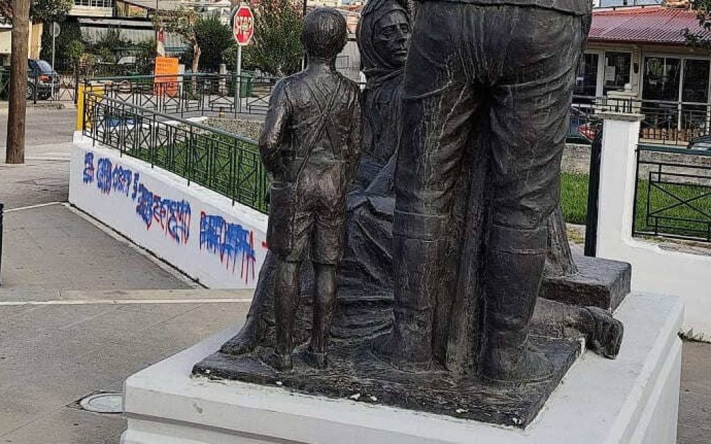 mnimeio anatoli1