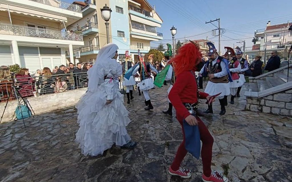 momoeroi anatoli