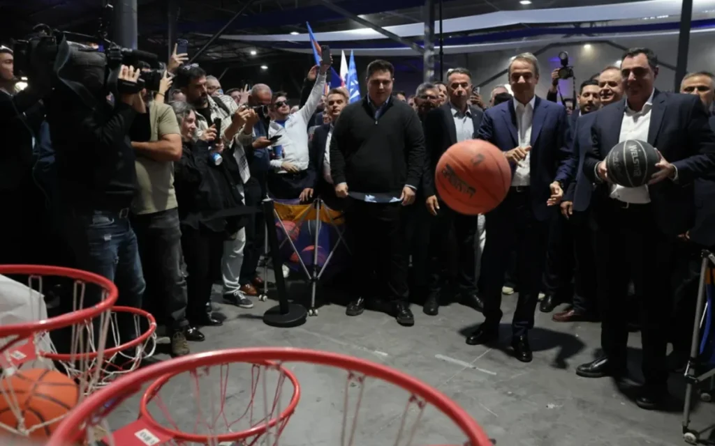 mpasket mitsotakis