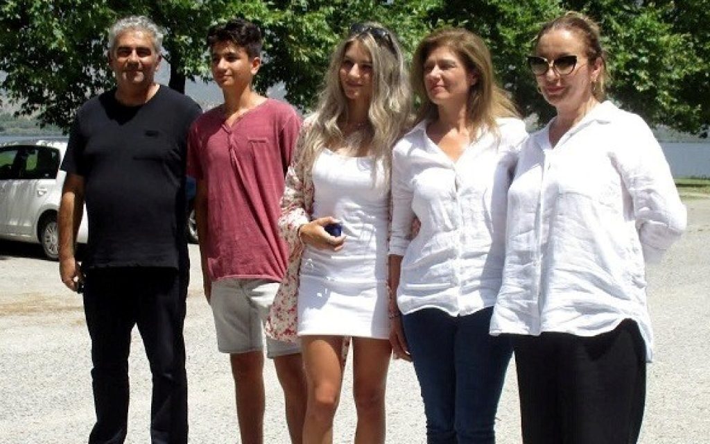 noi oikogeneia ntouskou