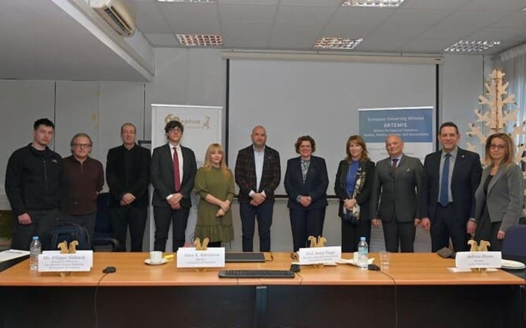 panepistimio adiatiki