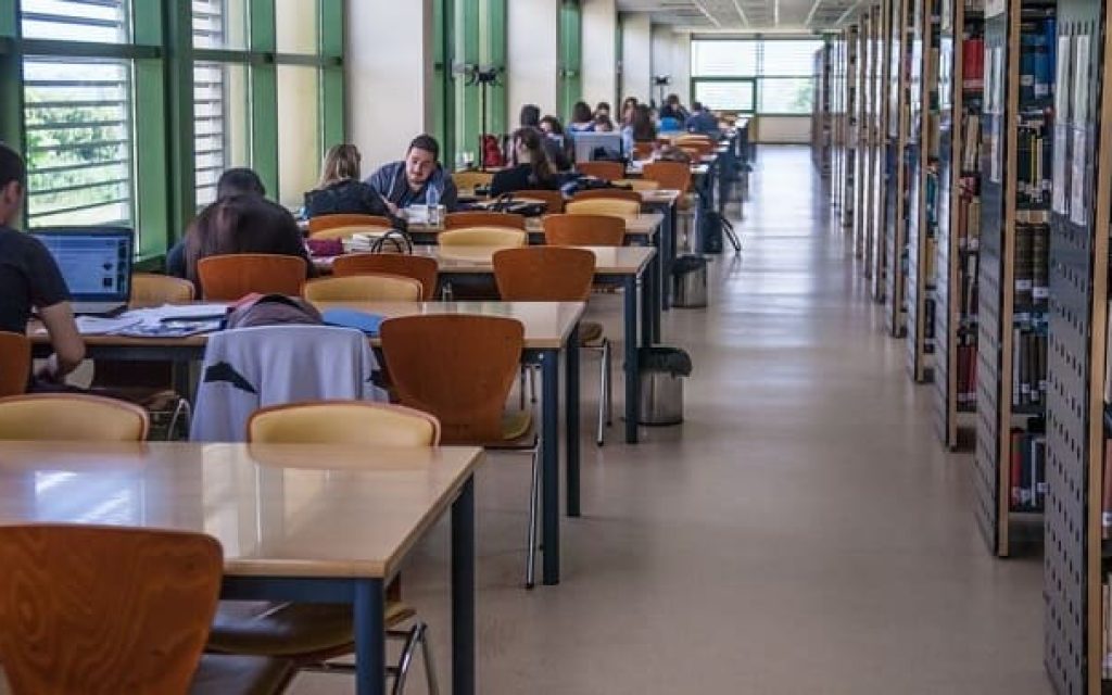 panepistimio vivliotiki