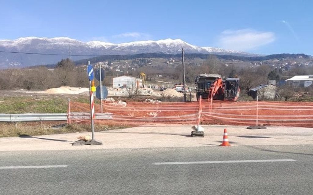 parakampsi petropoulaki