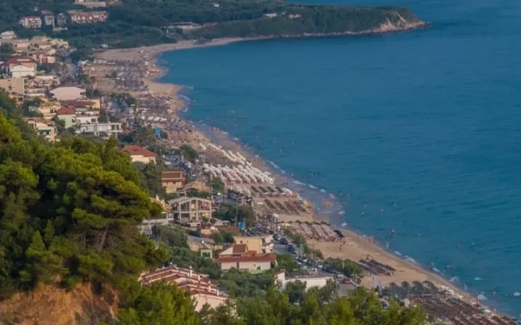 paralia loutsa vraxos