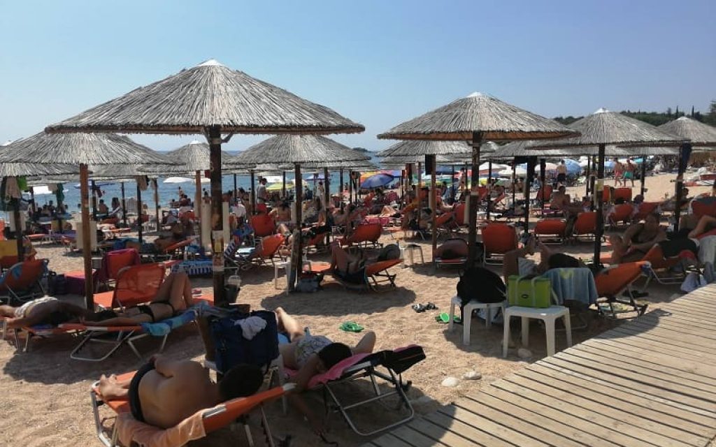 paralies gemates augoustos1