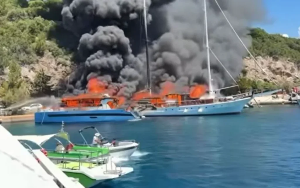 paxoi fotia