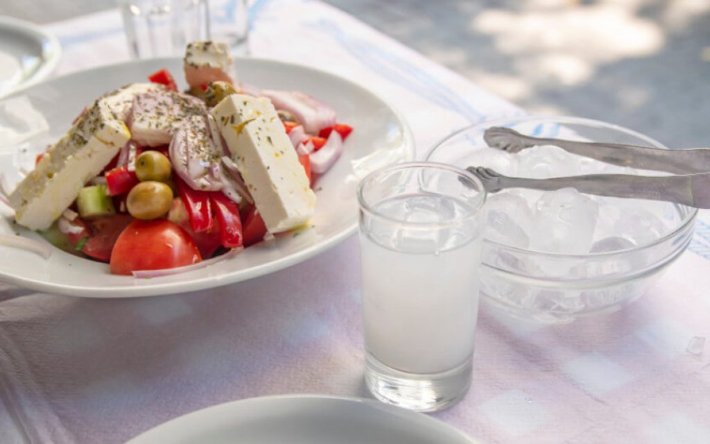 salata ouzo