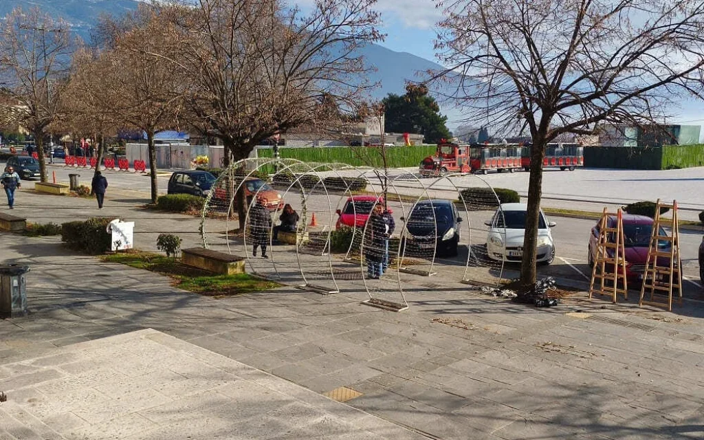 stolismos plateia ()